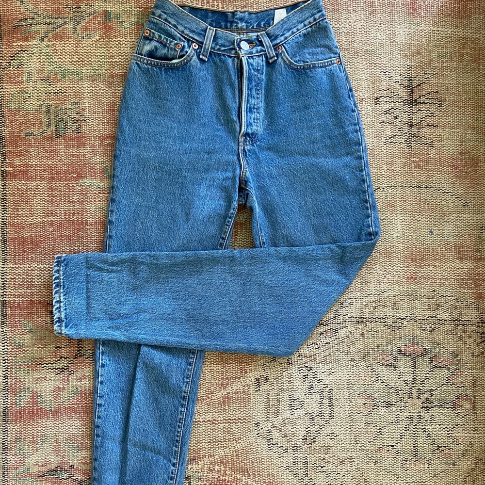 Vintage Levi High rise mid wash jean